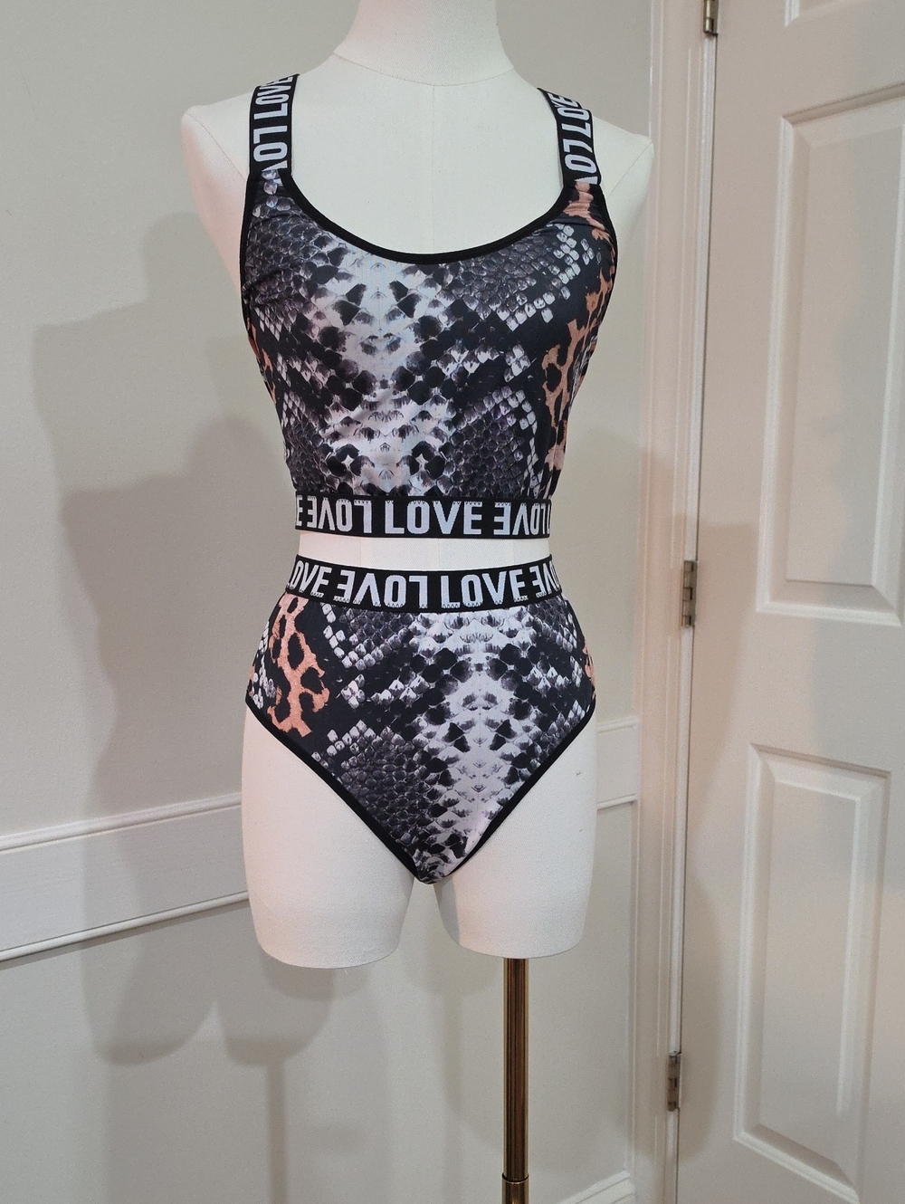Shein LOVE Letter Criss-Cross Sports Lingerie & Activewear Set - Size 3X